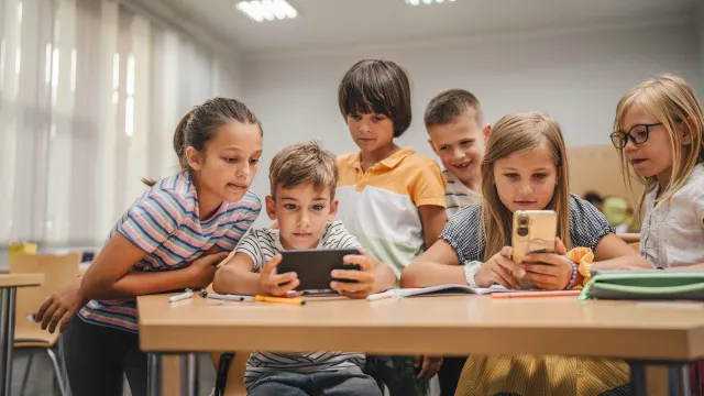 Australský trend se rozmáchá: Německo debatuje o zákazu sociálních sítí pro děti, podpořil ho i Merz