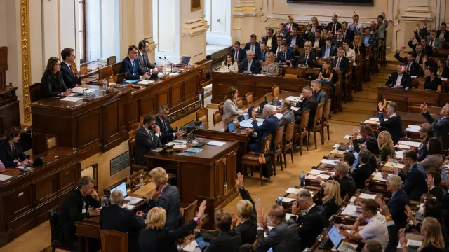 Sněmovna zvolila šest nových radních ČT. Matocha ani Bradáč neuspěli